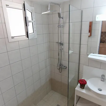 مكان تخييم Poros Beach Camping- Studios