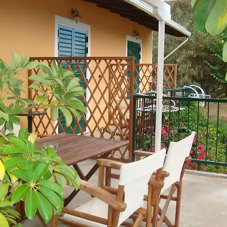 Kemp Poros Beach Camping- Studios