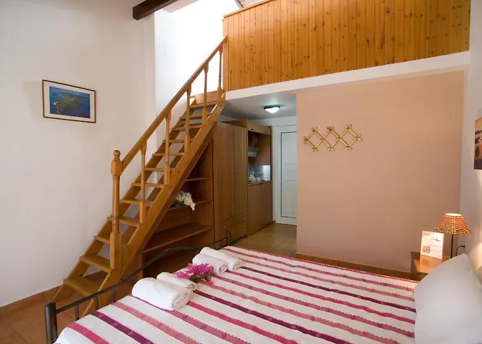 Poros Beach Camping- Studios * Микрос-Гиалос